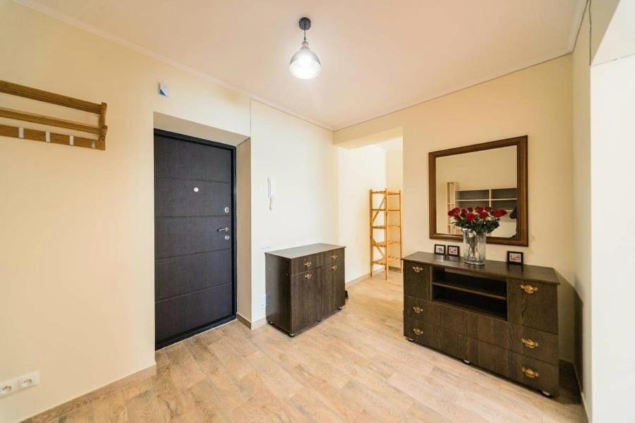 Daire 1 65m2 Center Of Obolon Near River Side. *